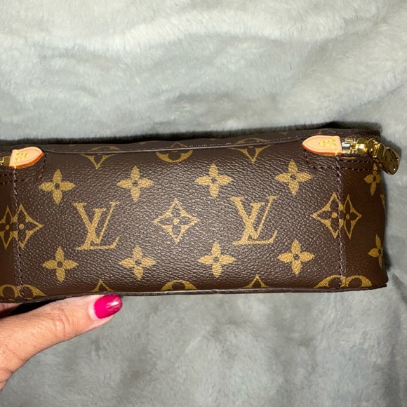 Louis Vuitton PM makeup case - Picture 5 of 9